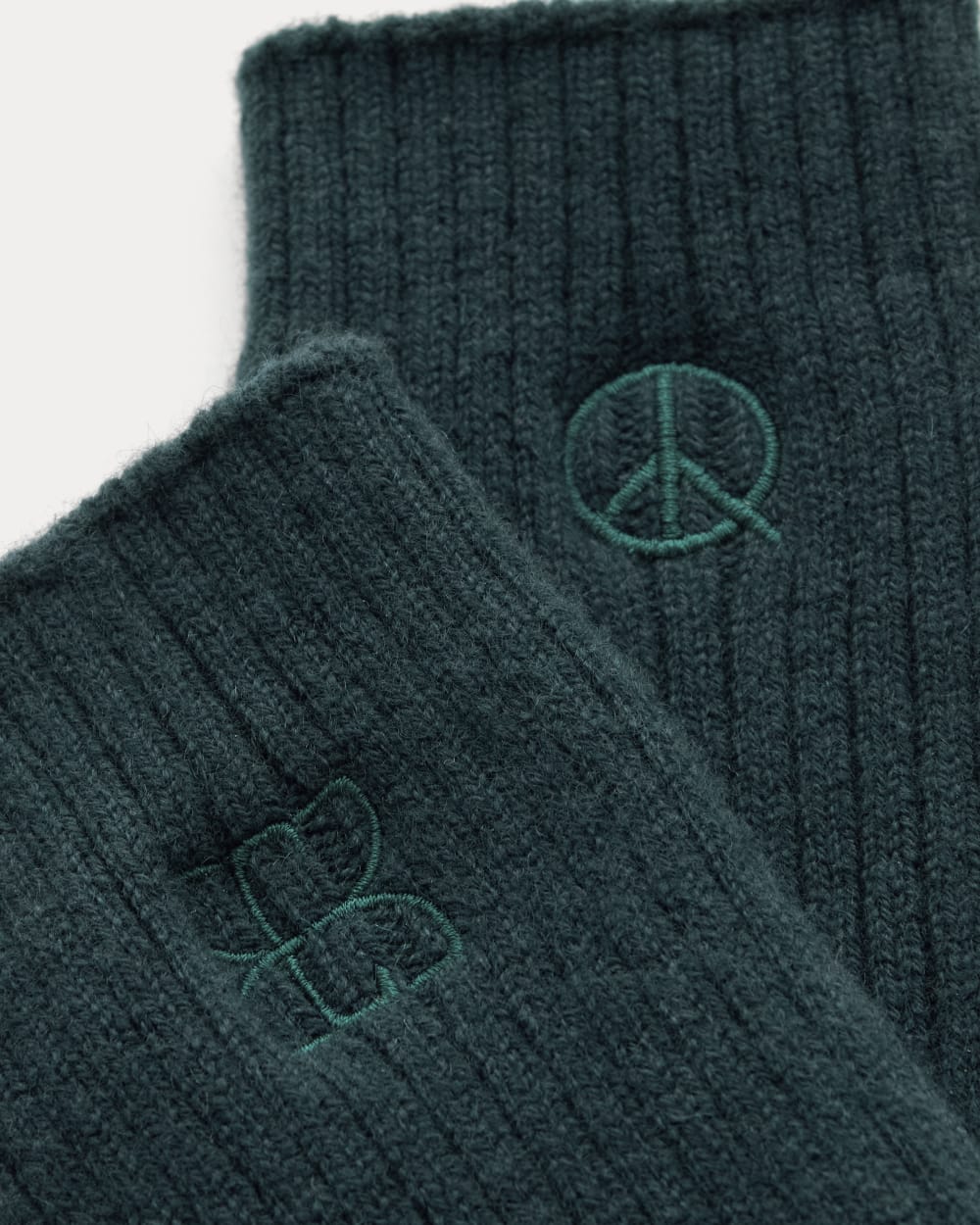 Everlane x Peace & Quiet Cashmere Socks | Pine