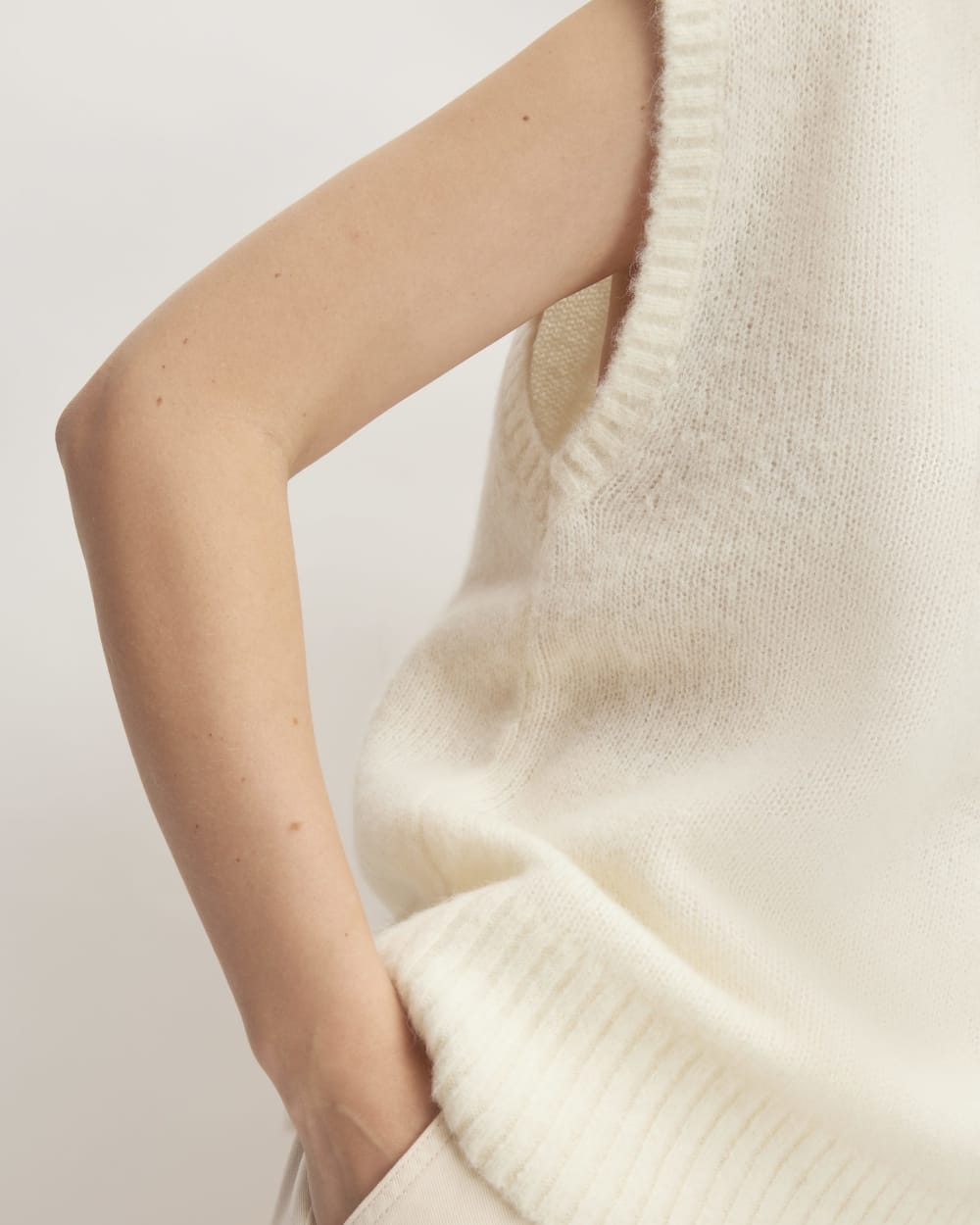 The Alpaca V-Neck Vest | Snow