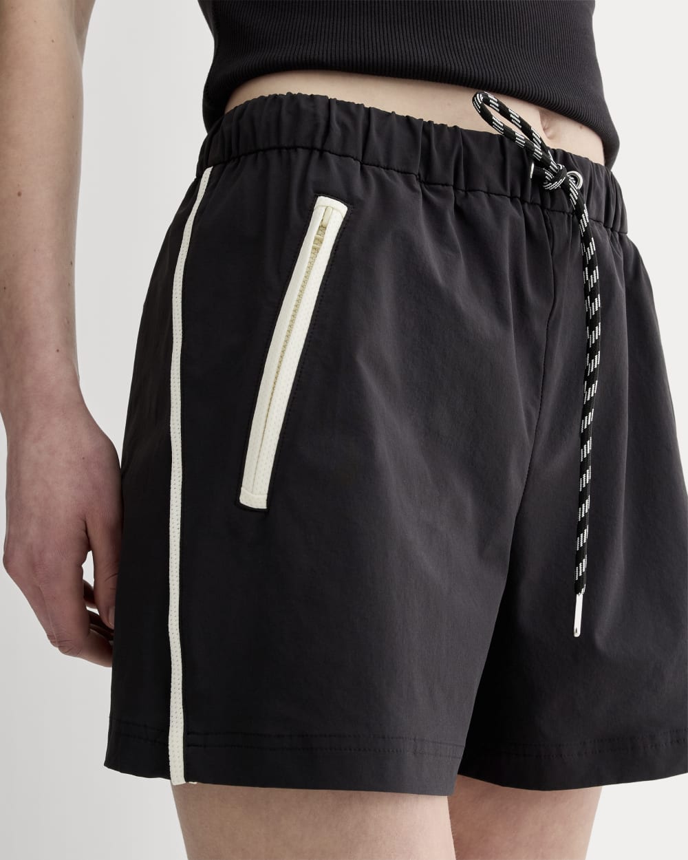 The Anywhere Barrel Short | Black