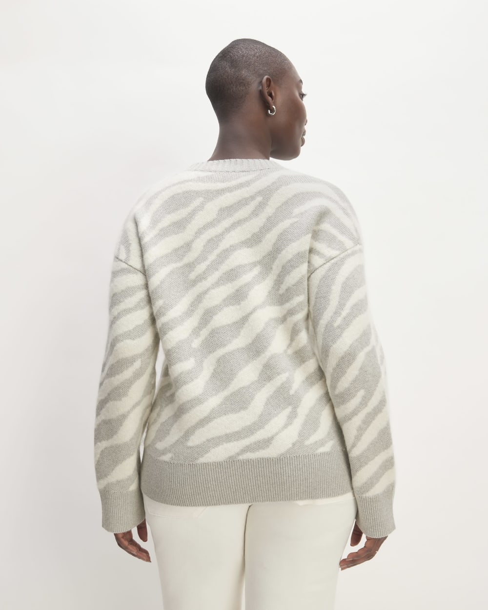 The Alpaca Tiger Jacquard Crewneck | Heathered Grey / Snow