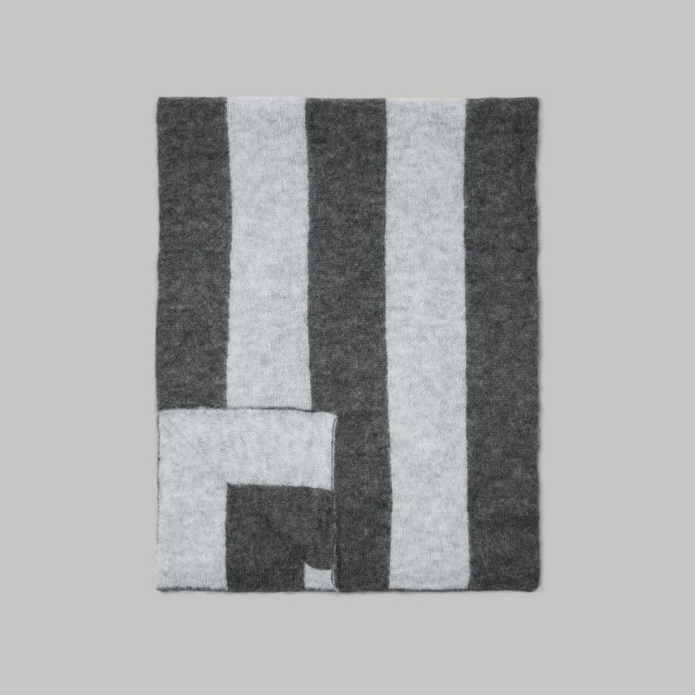 The Alpaca Patterned Scarf | Light Heather Grey / Dark Charcoal